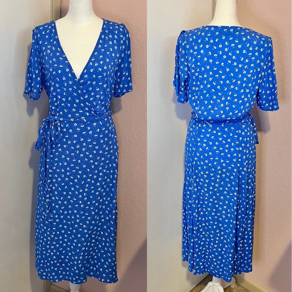Maretta Blue and White Floral Print Wrap Midi Dress - Picture 2 of 16